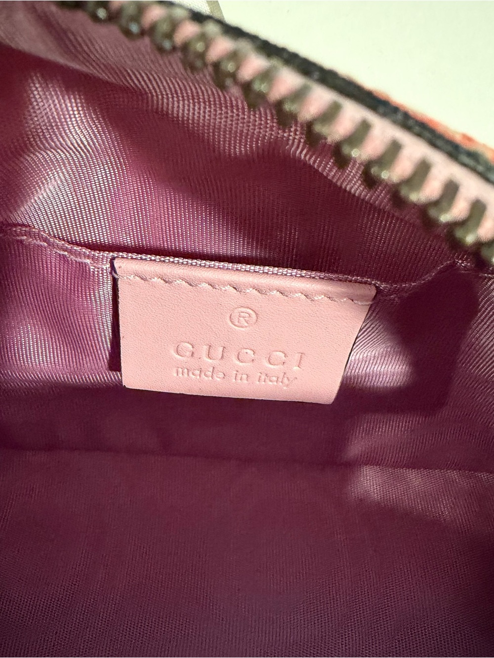 Gucci Strawberry GG Supreme Canvas Cosmetic Pouch ๐ ๐ - Picture 9 of 14